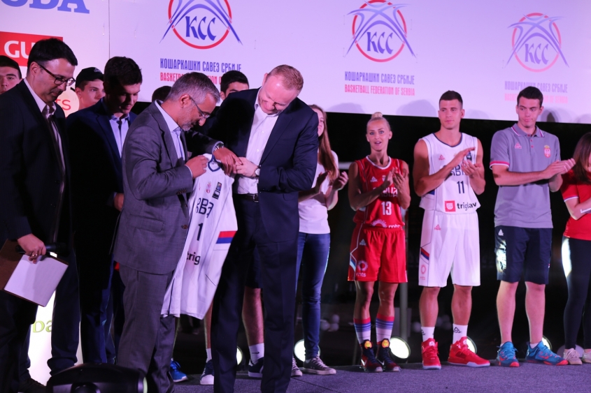 GUD kikiriki u novom dresu srpske košarkaške reprezentacije 