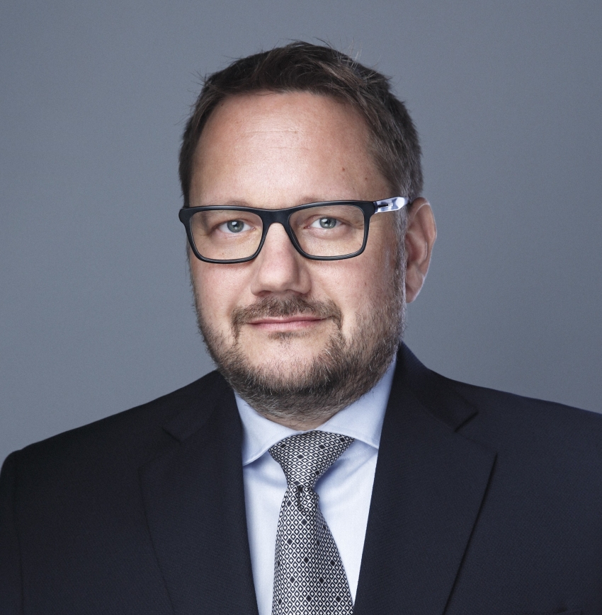 György Bacsa discusses the details of the NIS transaction in the MOL Talks podcast 